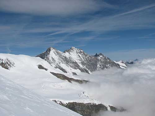 Dom Gipfel in den Alpen